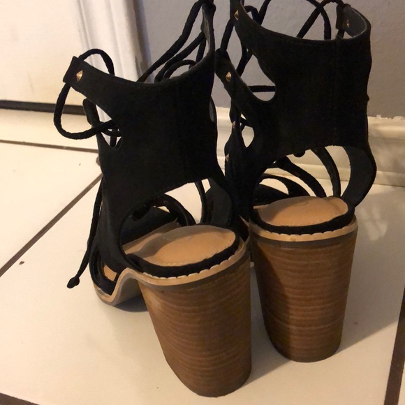 Lace up black heels - Picture 2 of 4